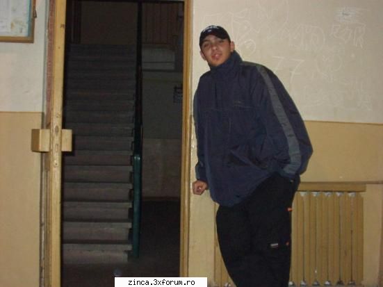 mai oameni buni....ar cam trebui sa pun si eu o poza...dak au sa mearga. va pupa clasa si